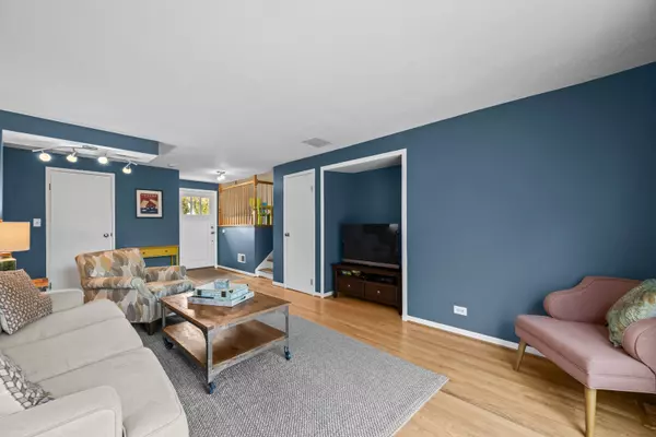 Hoffman Estates, IL 60192,3525 Winston DR