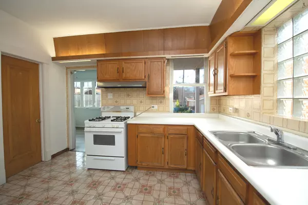 Berwyn, IL 60402,1833 Wenonah AVE