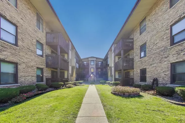 4553 W 56th ST #305, Chicago, IL 60629