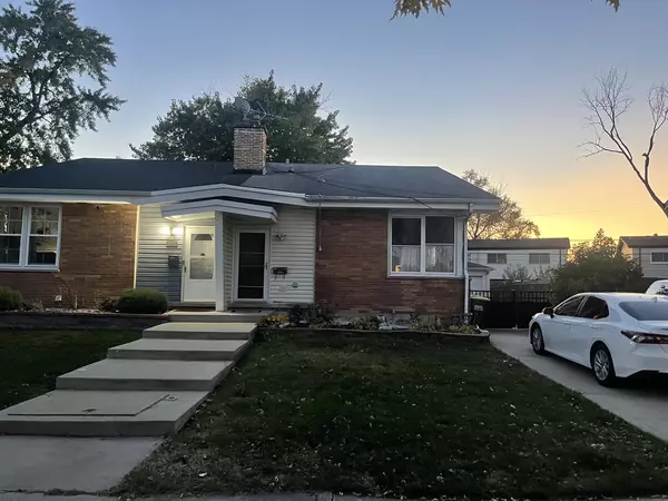 9256 N Parkside DR, Des Plaines, IL 60016