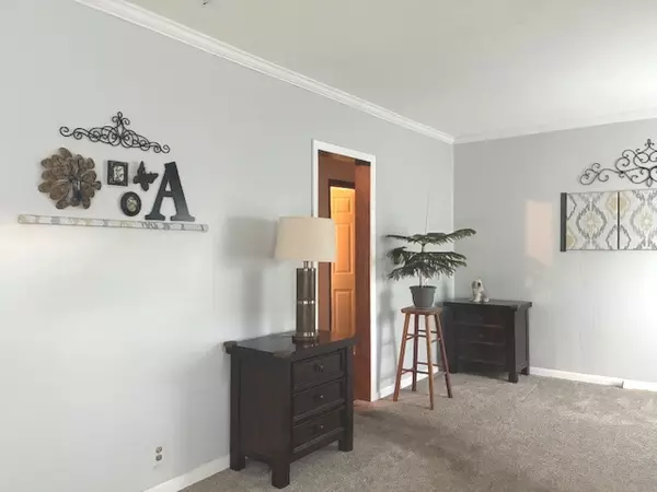 Marengo, IL 60152,212 E VANBUREN ST