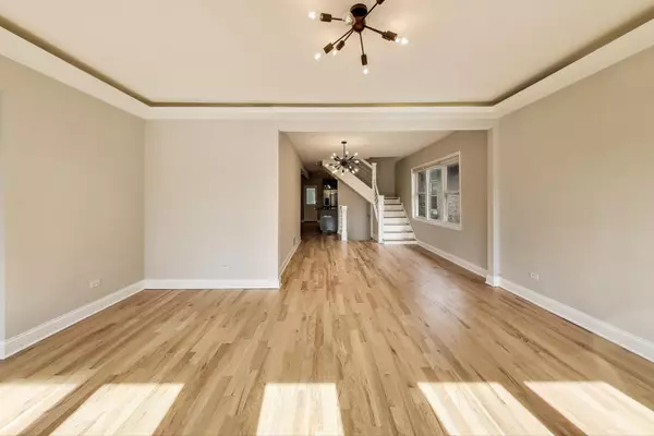 Chicago, IL 60630,5716 W Eastwood AVE