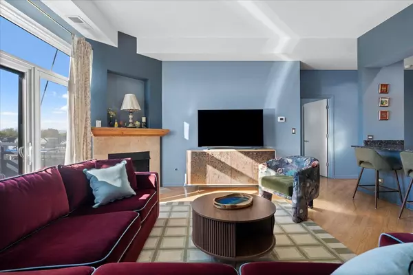 Chicago, IL 60618,2337 W Wolfram ST #514