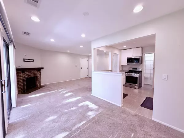 Schaumburg, IL 60193,70 Margate CT #C2