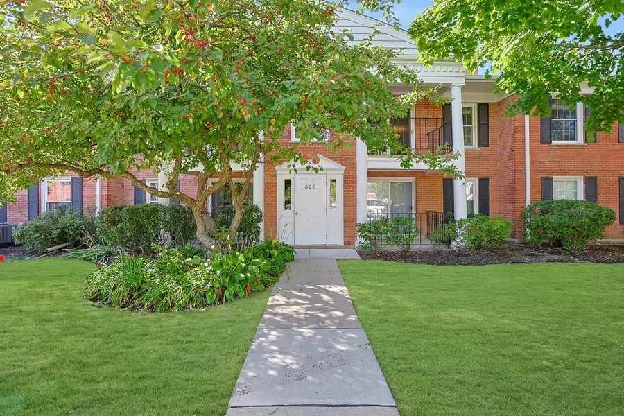 520 Shorely DR #203, Barrington, IL 60010