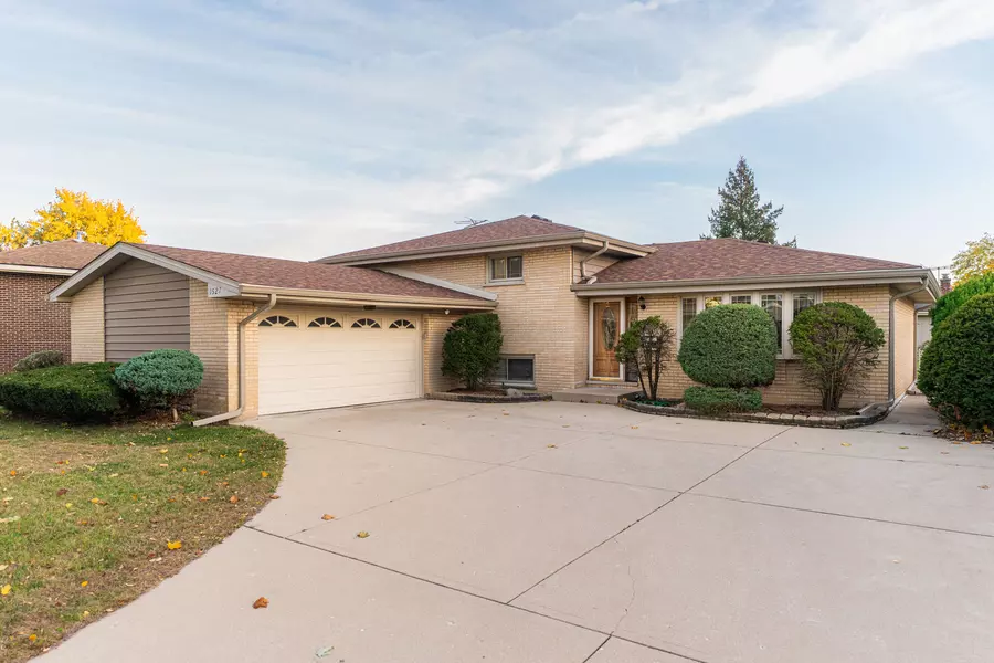 1527 W Holtz AVE, Addison, IL 60101