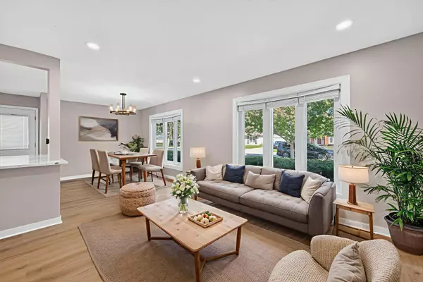 Mount Prospect, IL 60056,1813 W Pheasant TRL