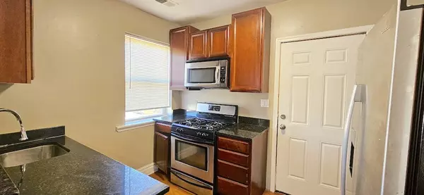 Chicago, IL 60644,48 N Menard AVE #3B