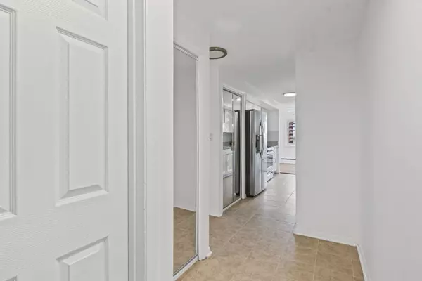 Chicago, IL 60645,7540 N Ridge BLVD #5D