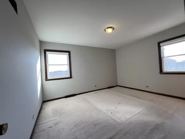 Chicago, IL 60634,5635 W Montrose AVE #2