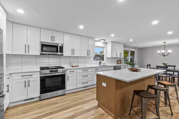 Schaumburg, IL 60193,305 Williams DR