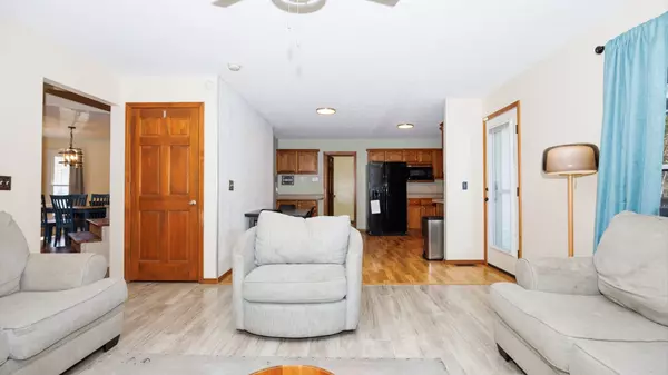 Bloomington, IL 61704,1206 Chatham LN