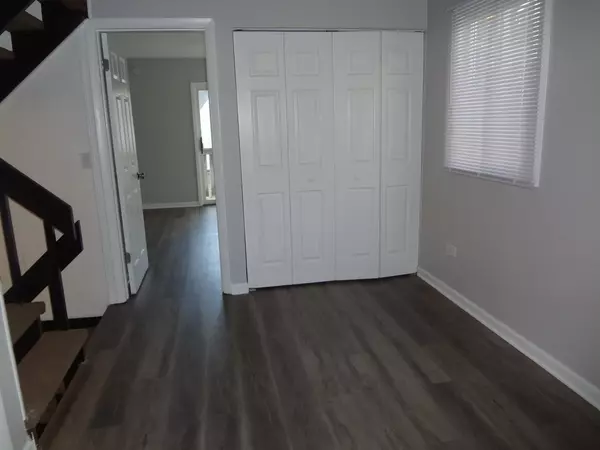 Fox Lake, IL 60020,128.5 Cora AVE #E