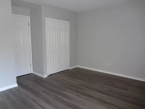 Fox Lake, IL 60020,128.5 Cora AVE #E