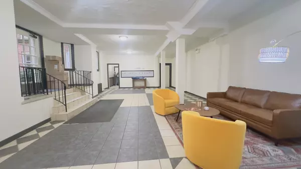 Chicago, IL 60626,1411 W FARWELL AVE #E2