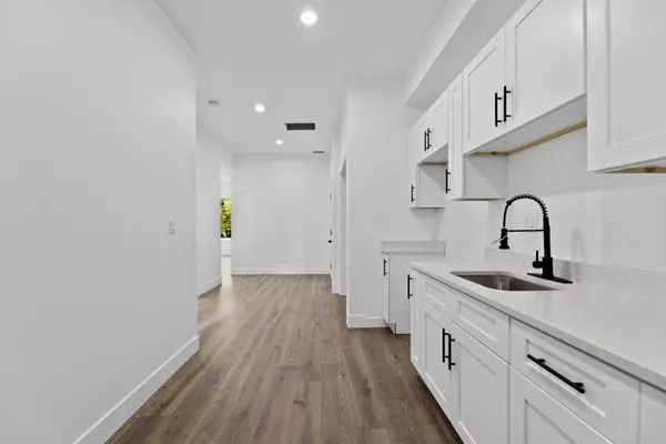 Chicago, IL 60637,1421 E 69th PL