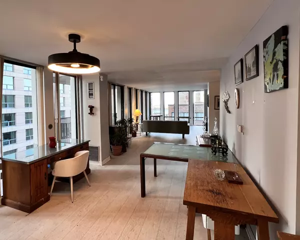 Chicago, IL 60611,200 E Delaware PL #19A