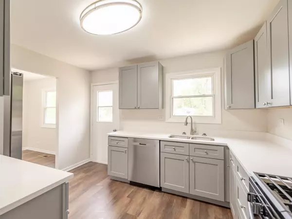 Woodridge, IL 60517,3012 Scenicwood LN