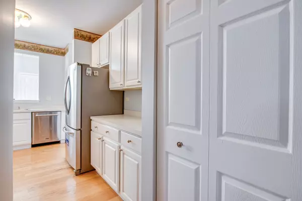 Naperville, IL 60563,805 Genesee DR #805