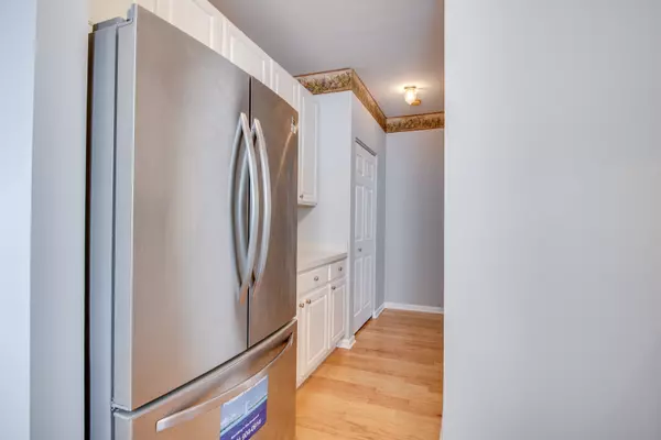 Naperville, IL 60563,805 Genesee DR #805