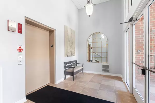 Geneva, IL 60134,2671 Stone CIR #208