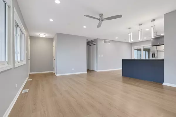 Elk Grove Village, IL 60007,940 Victoria LN