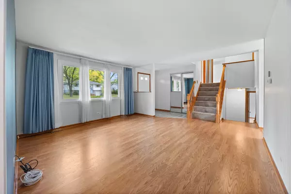 Schaumburg, IL 60193,1614 Kingston LN