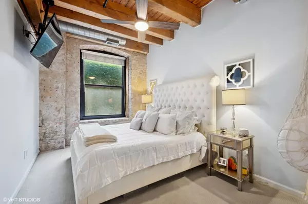 Chicago, IL 60654,520 W Huron ST #109