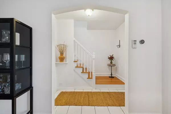 Chicago, IL 60646,6319 N Le Mai AVE