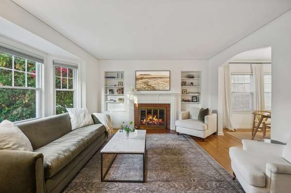 Chicago, IL 60646,6319 N Le Mai AVE