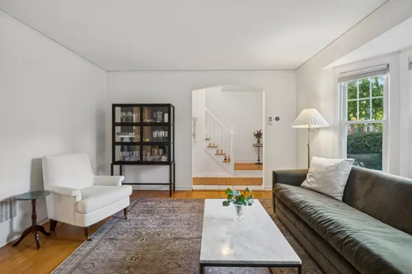 Chicago, IL 60646,6319 N Le Mai AVE