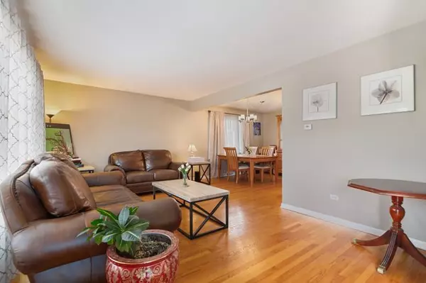 Oak Lawn, IL 60453,4913 W 105th ST