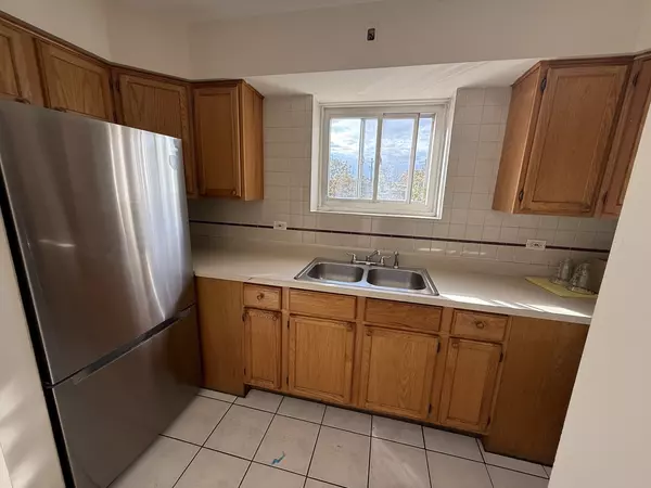 Cicero, IL 60609,5758 35th ST #301