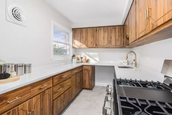 Des Plaines, IL 60016,474 E Washington ST