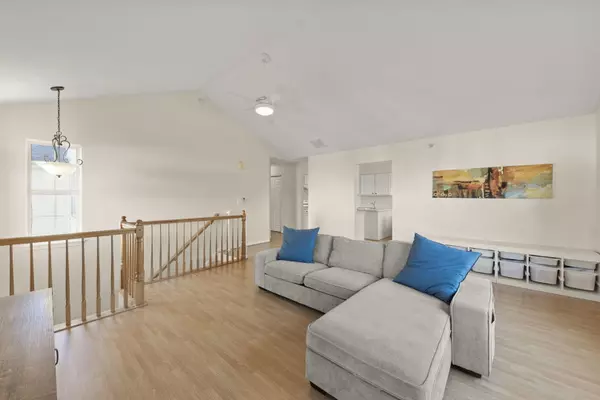 Aurora, IL 60503,2513 Dickens DR