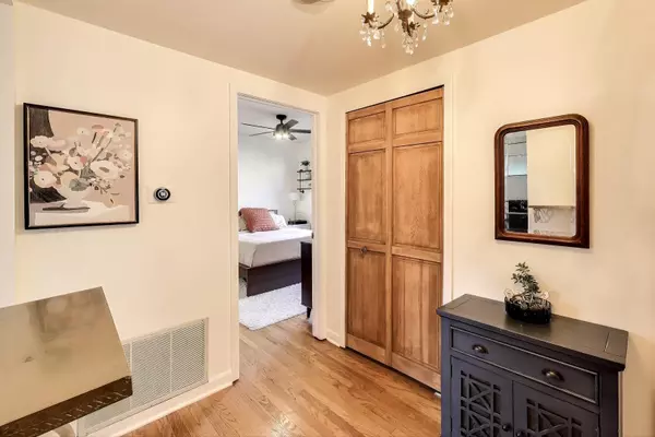 La Grange, IL 60525,75 E Harris AVE #3E