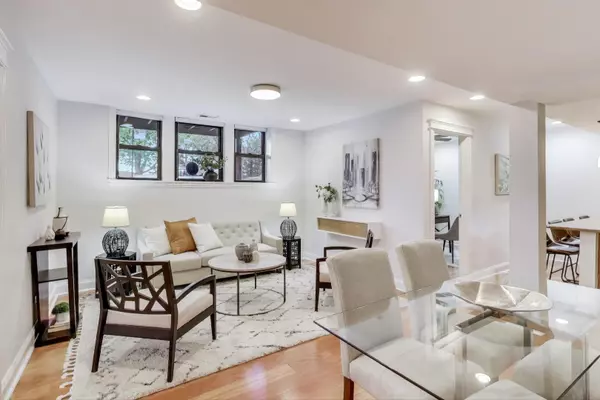 Chicago, IL 60625,2201 W Winona ST #G