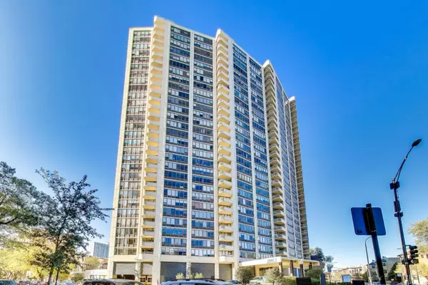 Chicago, IL 60613,3930 N Pine Grove AVE #2912