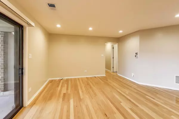 Arlington Heights, IL 60004,1640 W Partridge LN #7