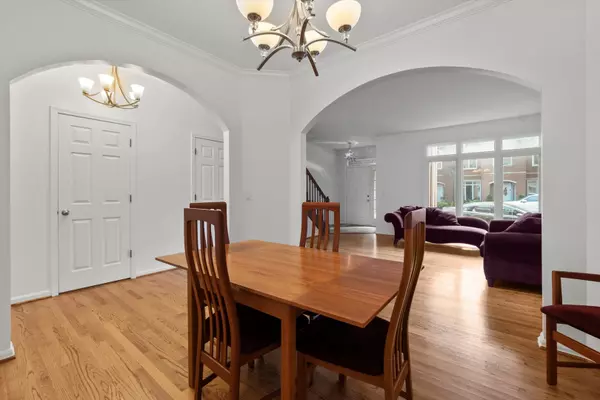 Chicago, IL 60646,4260 W Thorndale AVE