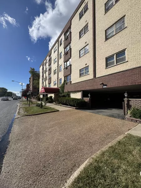 7840 W North AVE #2A, Elmwood Park, IL 60707