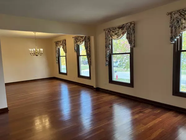 Hoffman Estates, IL 60010,4950 Tarrington DR