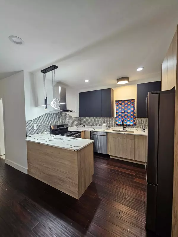 Chicago, IL 60619,7832 S Evans AVE