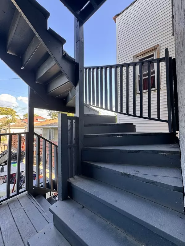 Chicago, IL 60629,6113 S Sacramento AVE