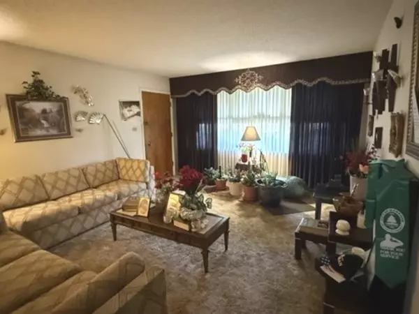 Markham, IL 60428,2732 Circle DR