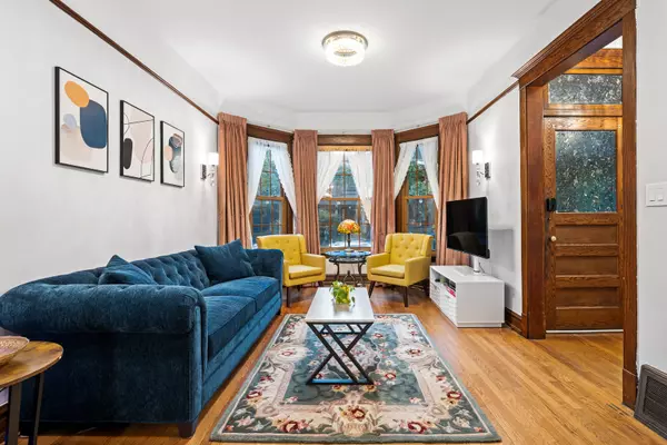 Chicago, IL 60618,3905 N Seeley AVE #1