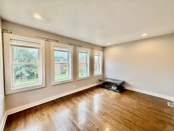 Chicago, IL 60639,1621 N McVicker AVE #2