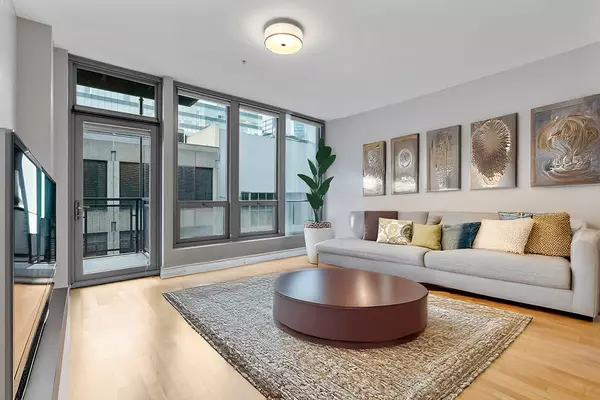 Chicago, IL 60661,565 W Quincy ST #1202