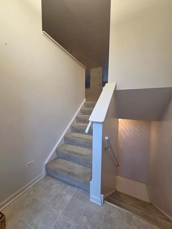 Round Lake, IL 60073,34399 N Aster CT