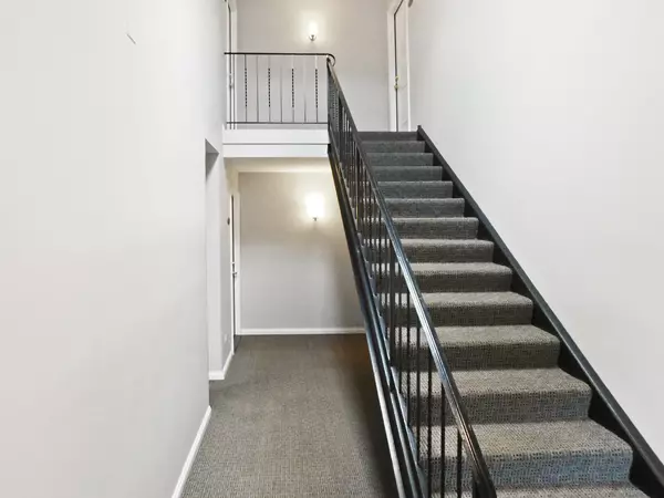 Palatine, IL 60067,546 N Deer Run DR #546